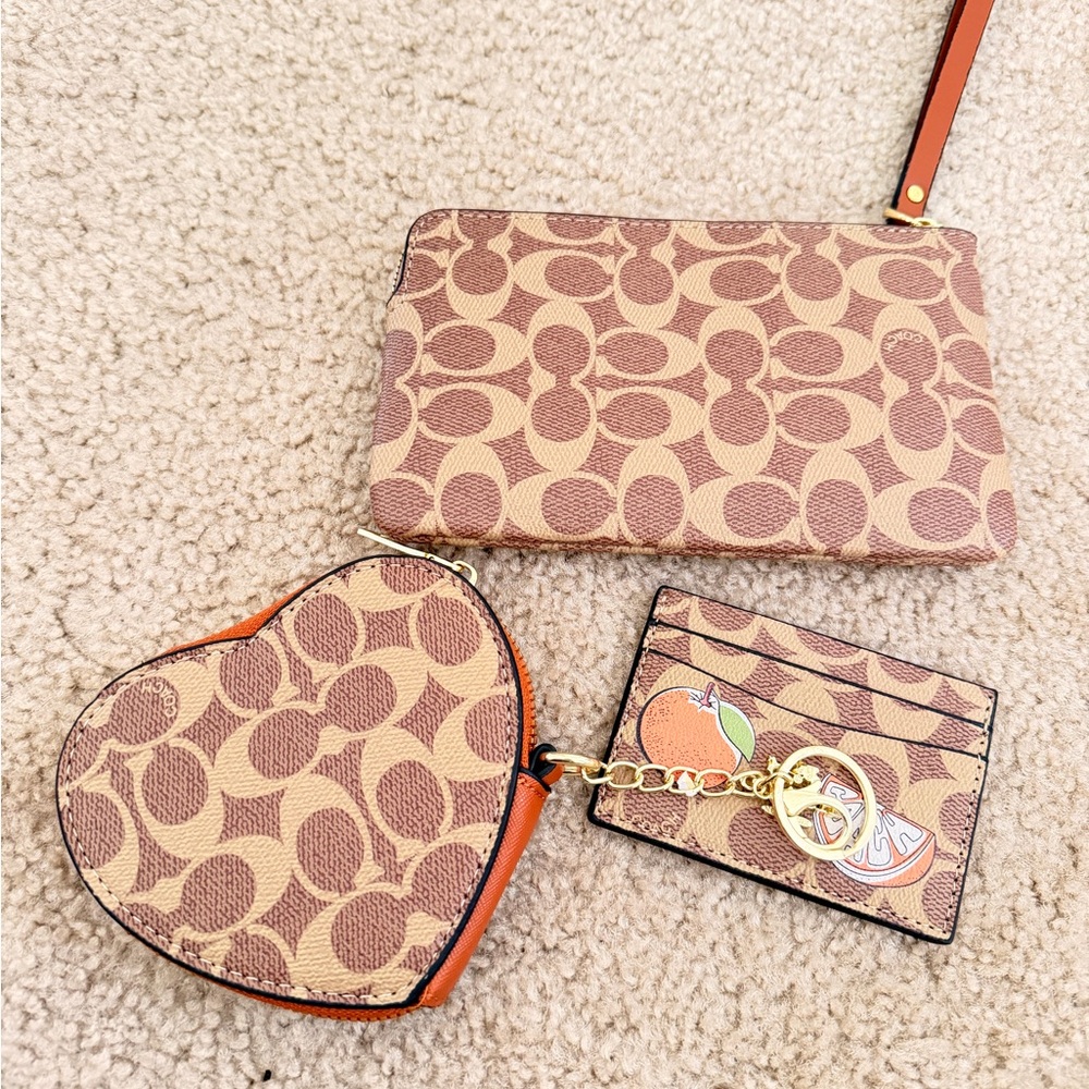 Brown Patterned Wristlet and Card Holder Set